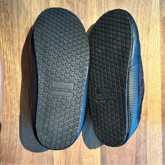 Free with purchase ***EUC Tilley Puff Slippers in Black Size Large Unisex - Picture 5 of 5